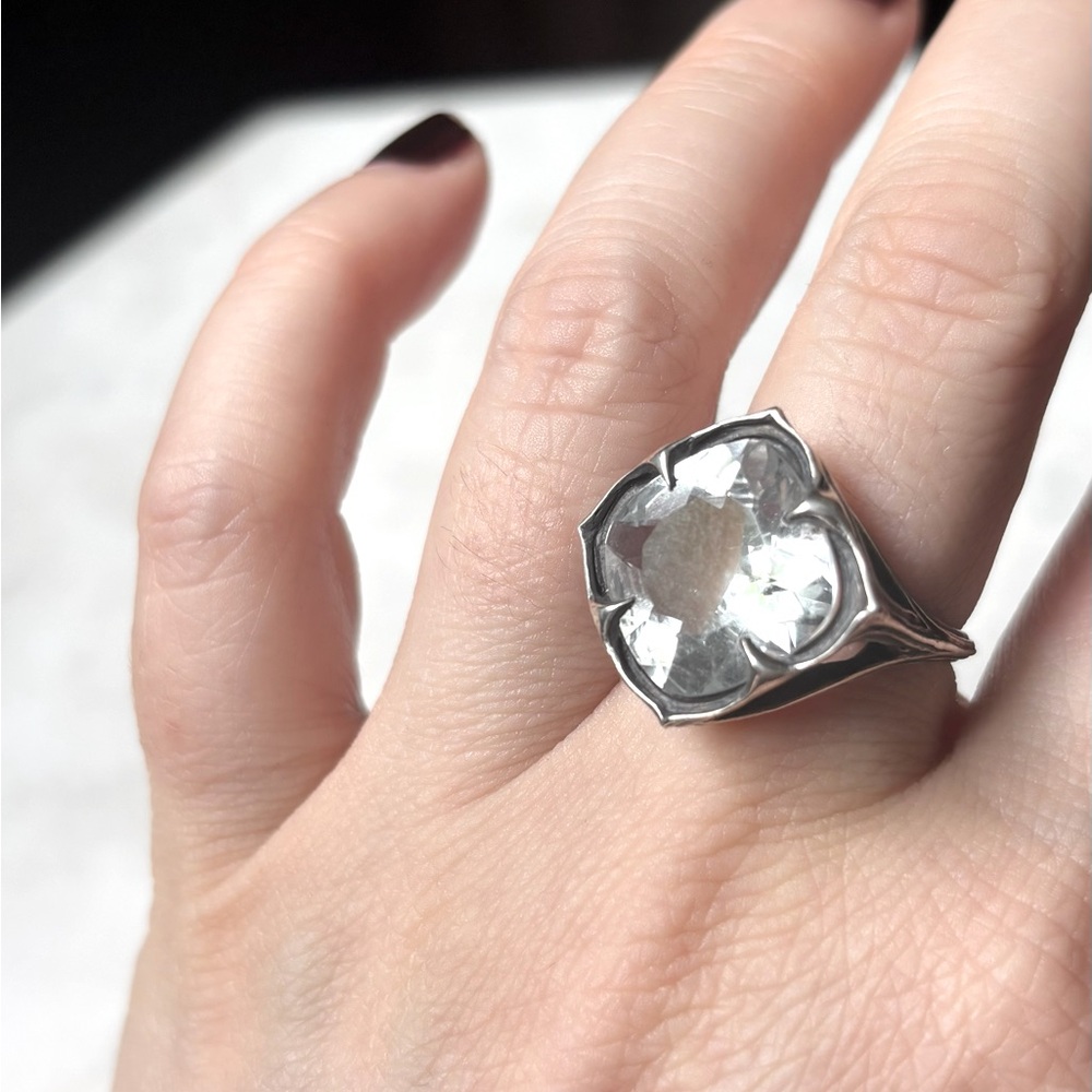 ECCLESIA II Ring in white topaz